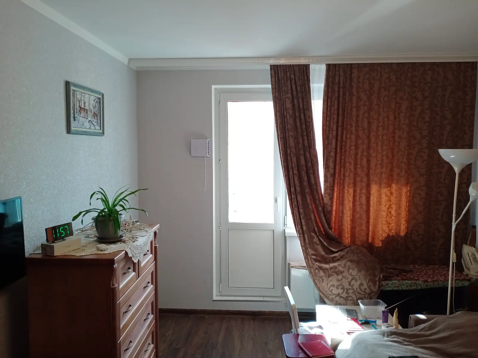 Приточный клапан ilmaa QS в интерьере спальни